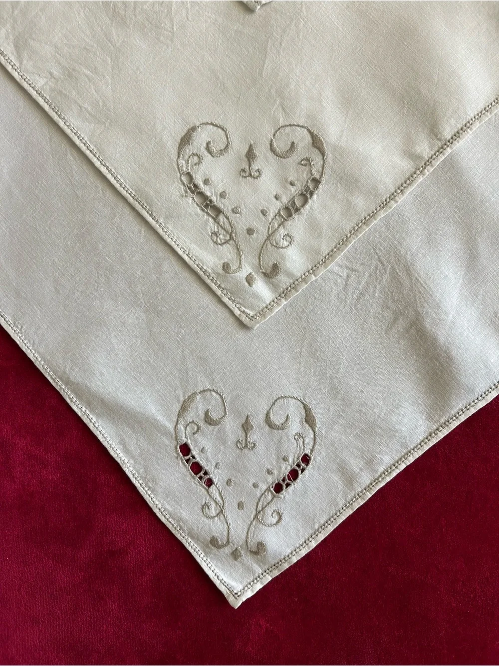 Handmade tablecloth plus